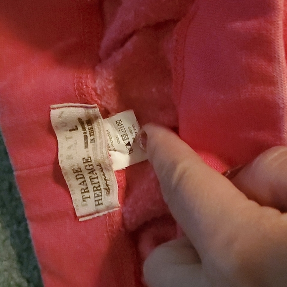 Nwot red Capri joggers distressed faded look lg - Picture 2 of 6